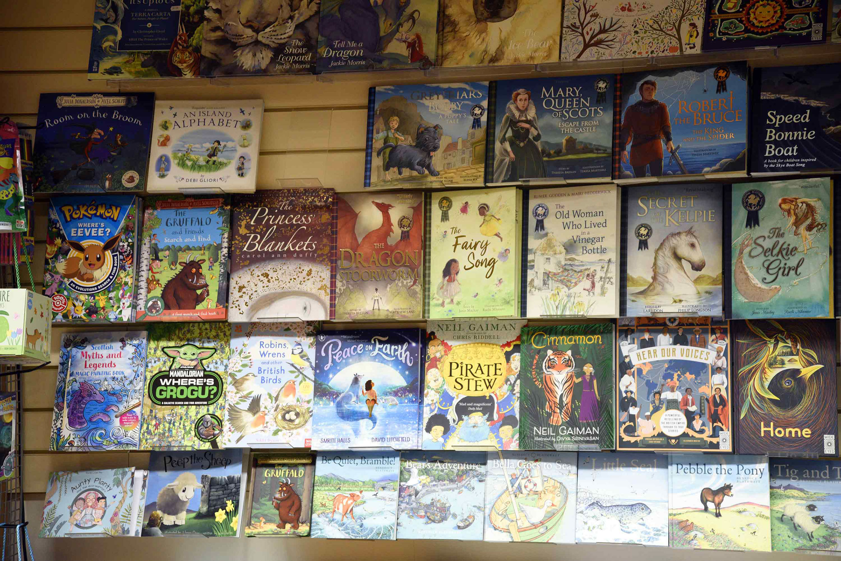 Self catering accommodation in Portree with double bedroom and smart tv with WIFI